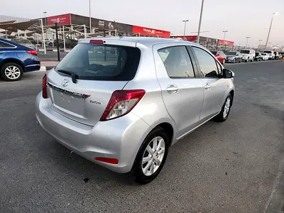 2013 Toyota YARIS 照片 3