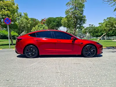 صورة 4 لـ 2025 Tesla MODEL 3