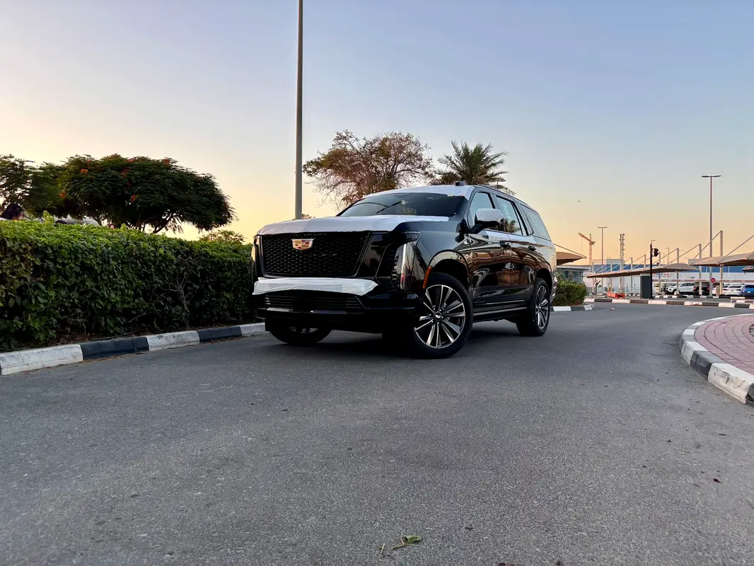 Cadillac Escalade 2025 — photo 1 of 20