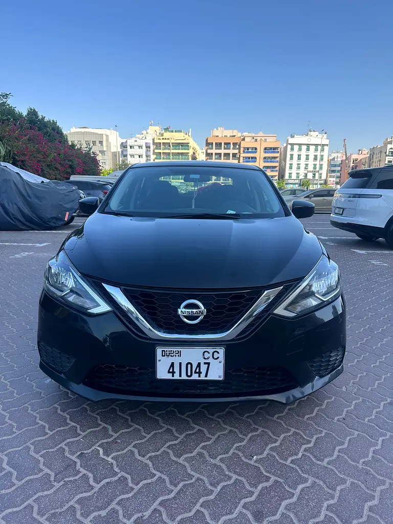 Nissan Sentra 2017 — photo 1 of 16