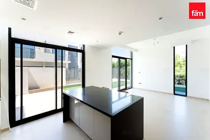 Corner Villa | Prime Location | Kitchen Island
