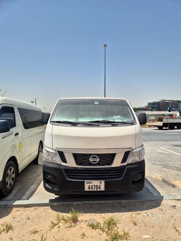 Nissan Urvan 2013 — photo 1 of 7