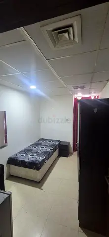 ROOM AVAILABLE FOR MONTHLY RENT