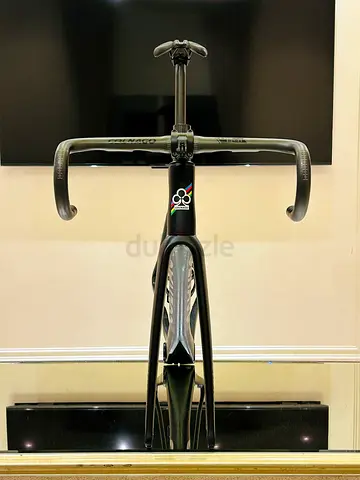 Stealth matte black V3RS COLNAGO aerodynamic cockpit, carbon parts