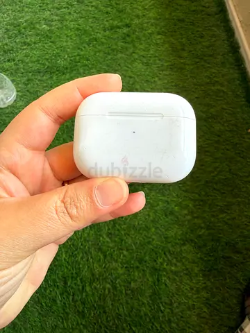 Used Apple AirPods Pro With Charging Case (White)