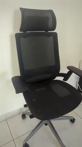 Ergonomic black mesh office chair with headrest - good condition make