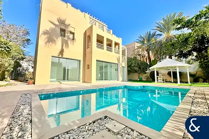 Upgraded Villa | Hattan 2 | Lake Backing