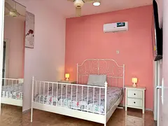 Cozy private room in luxury villa