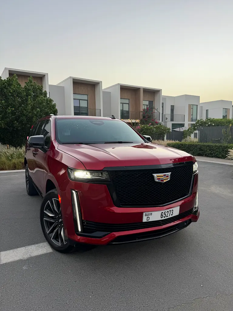 Cadillac Escalade 2022 — photo 1 of 16