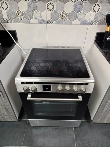 Freestanding electric cooker Daewoo 60x60 with ceramic hob and oven - Great condition