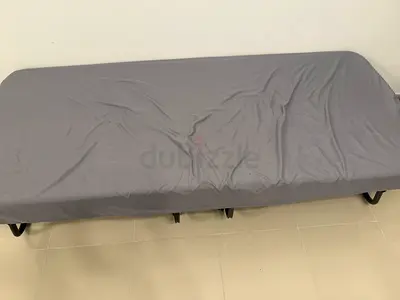 Foldable single guest bed / portable rollaway bed in good condition