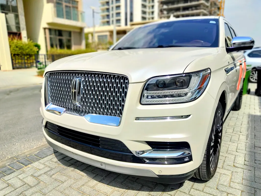 Lincoln Navigator 2019 — photo 1 of 13