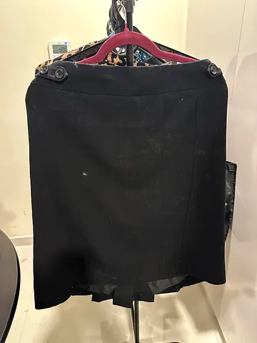 Black Knee-Length Skirt - Classic Office Wear