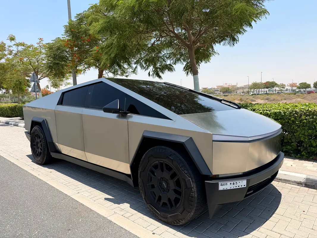 Tesla Cybertruck 2024 — photo 1 of 7