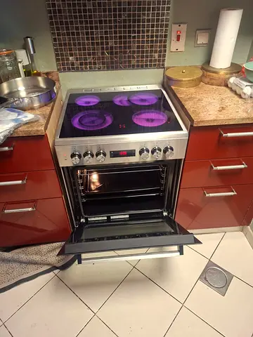 Beko brand neat and clean condition electric cooker 60cm free delivery installation family used good