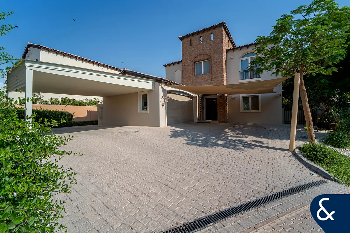 Vacant | 5 bedrooms | Basement | Private Pool