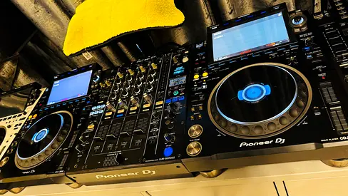 Pioneer CDJ 3000 PAIR DJM 900 nexus2 DJ Console