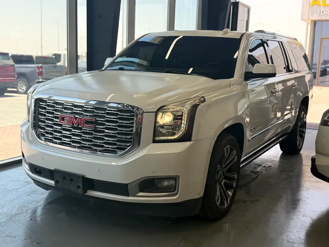 GMC Yukon 2018 — photo 1 of 7