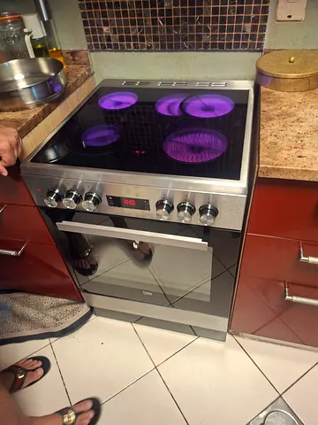 Electric Top ceramic cooker 4 hubs like new condition