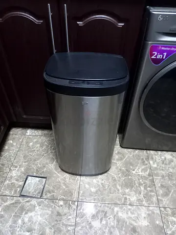 Stainless steel automatic trash bin (used)
