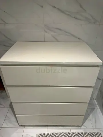 White 4-Drawer Chest / Dresser in Good Condition