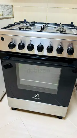 Used freestanding gas oven and stovetop - good working condition