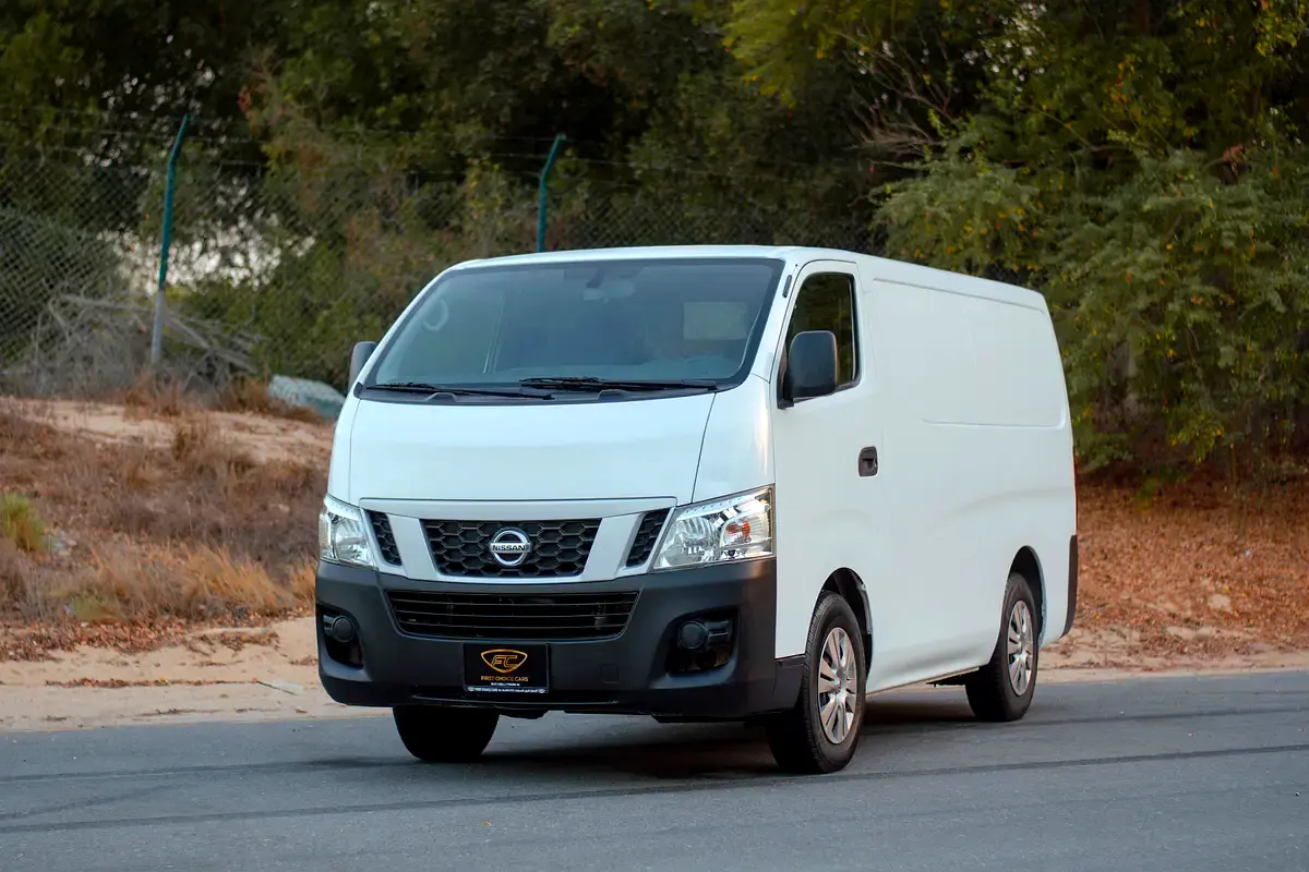 Nissan Urvan 2016 — photo 1 of 15