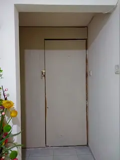 SPACIOUS PARTITION WITH OWN DOOR