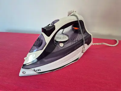 Ikon 2200W Steam Iron + Ironing Board Set – Good Condition