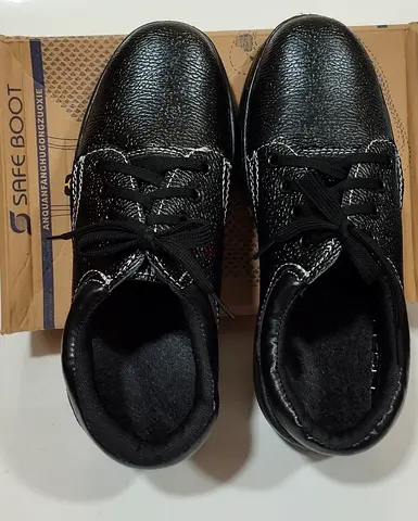 Black Safety Work Shoes - Size Unknown, Lightly Used