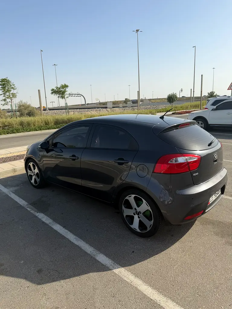 Kia Rio 2015 — photo 1 of 8