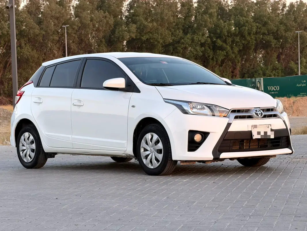 Toyota Yaris 2016 — photo 1 of 17