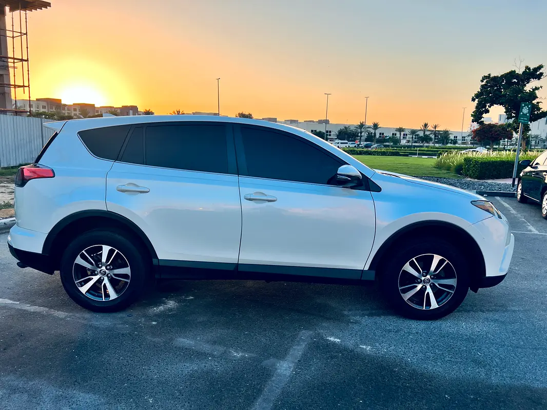 Toyota Rav 4 2017 — photo 1 of 10