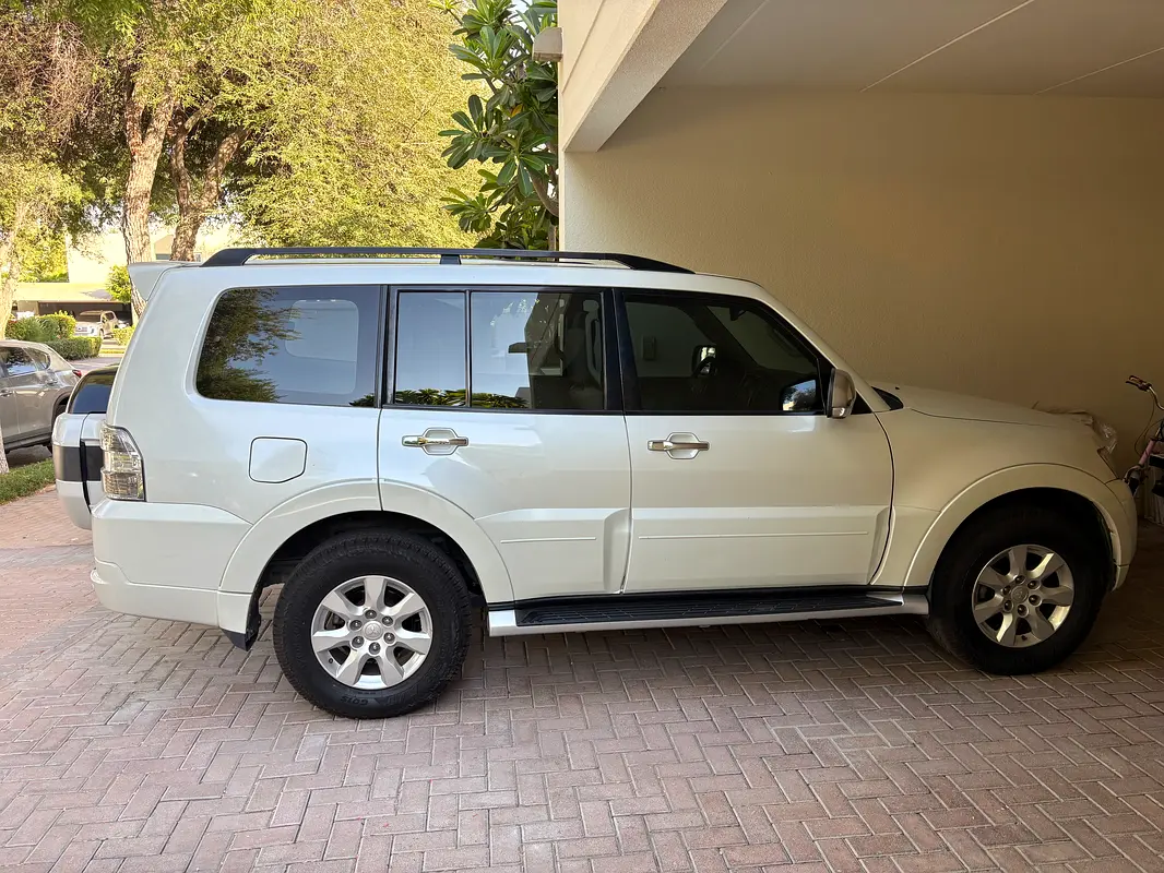Mitsubishi Pajero 2017 — photo 1 of 4
