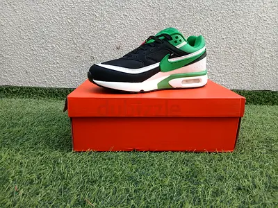 Nike Air Max mens sneakers - black/green, lightly used