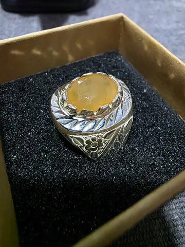 Silver ring with natural citrine stone - سترين طبيعي
