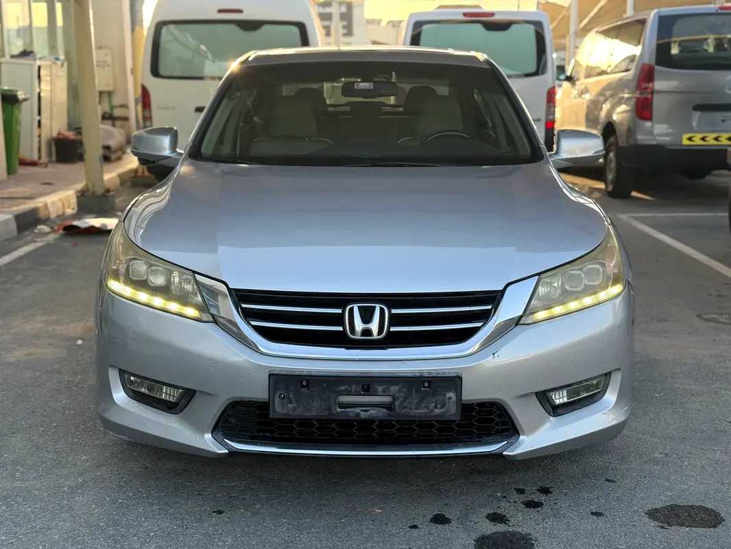 Honda Accord 2013 — photo 1 of 14
