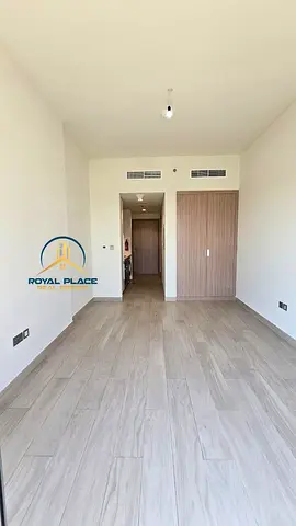 UNFURNISHED | SPACIOUS 340 SQ'FT | COMMUNITY VIEW