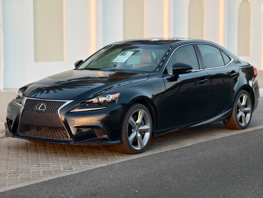Lexus IS-Series 2014 — photo 1 of 11