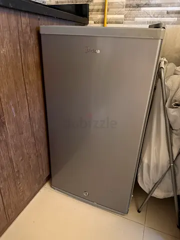 Compact single-door Midea refrigerator - good working condition
