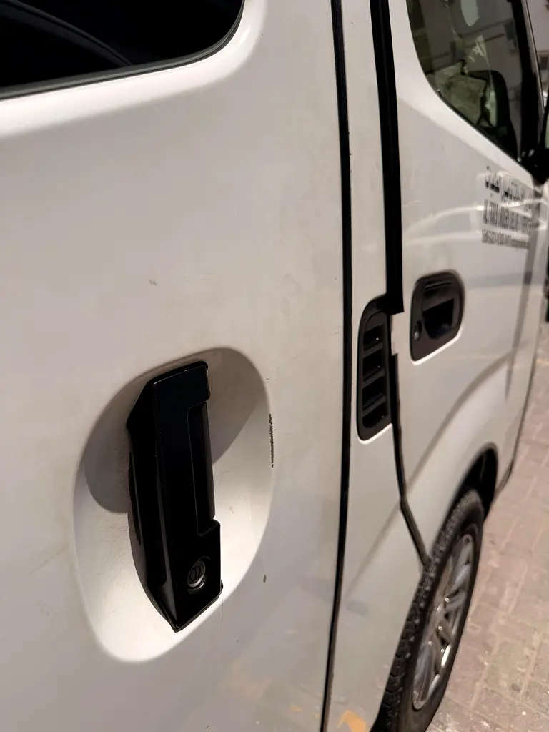 Nissan Urvan 2014 — photo 1 of 20