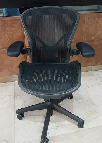 Herman Miller Aeron Chair Size B And C for sale excellent condition Fully Loaded