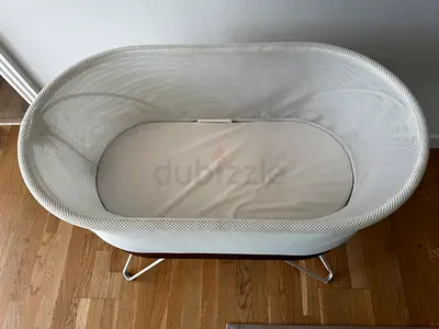 SNOO White Mesh Bassinet / Sleeper in Good Condition