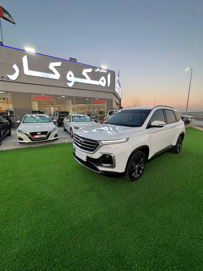 Chevrolet Captiva 2023 — photo 1 of 12