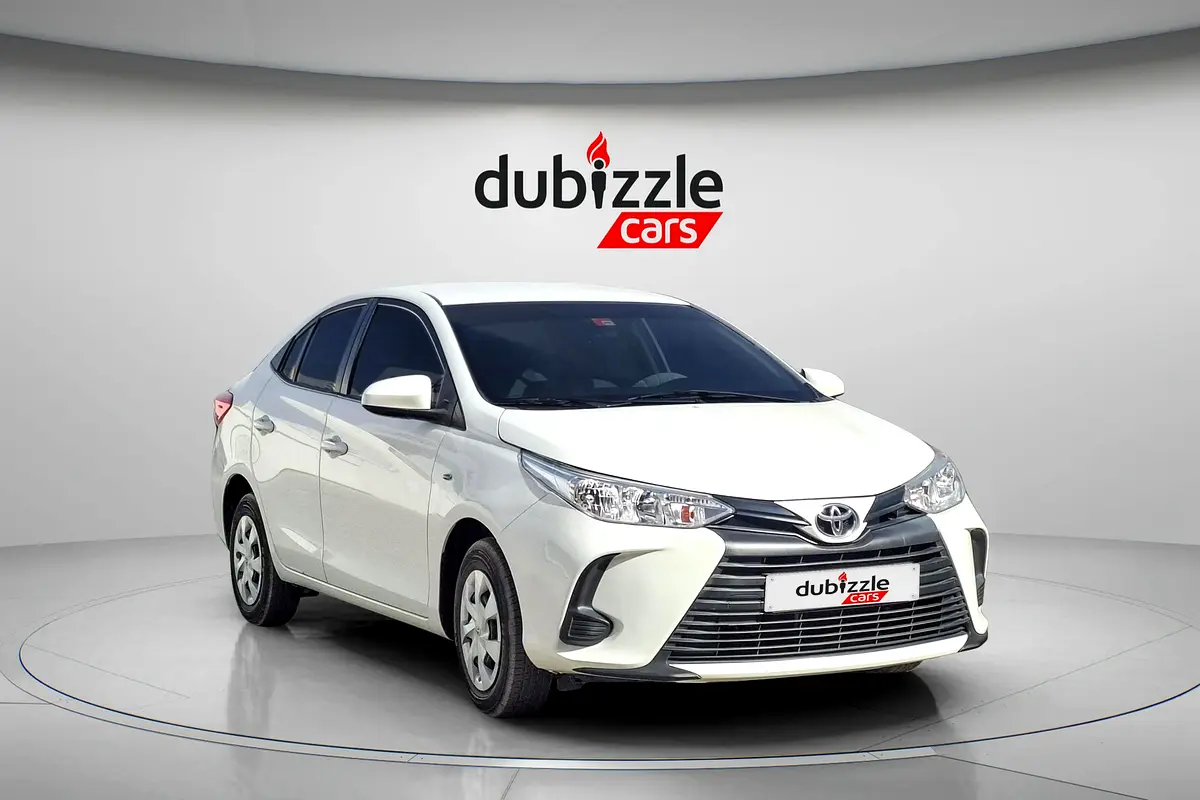 Toyota Yaris 2021 — photo 1 of 13