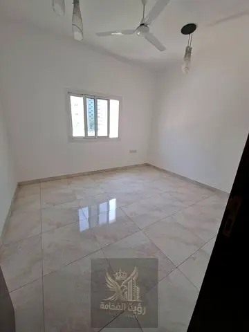 Beautiful two-bedroom apartment with a living room in the Al-Qulay'ah area. Central air conditioning. Prime location close to all services. Security d