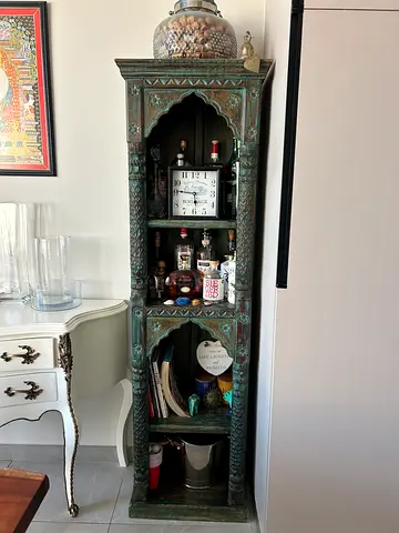 Antique-style Carved Wooden Cabinet/Display Cupboard