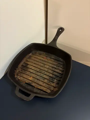 Cast iron griddle pan (Free)