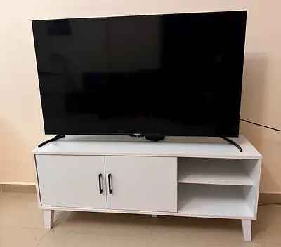 Smart TV, very good condition with box