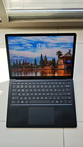 Microsft Surface notebook i5/8GB/256GB/touchscreen